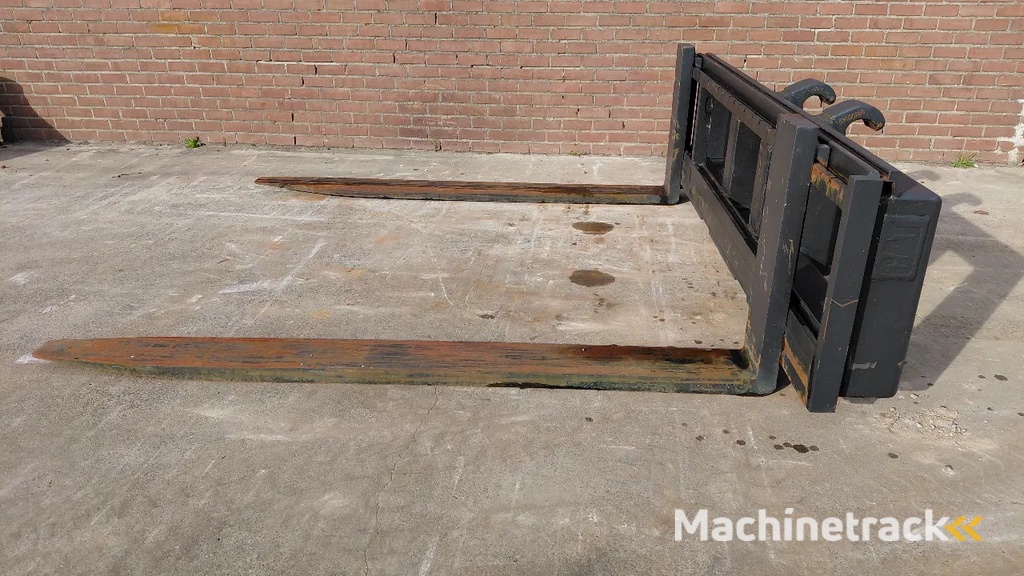 Caterpillar SW2006 2.60m wide forks / 2.4m long