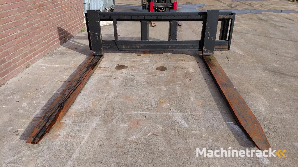 Caterpillar SW2006 2.60m wide forks / 2.4m long