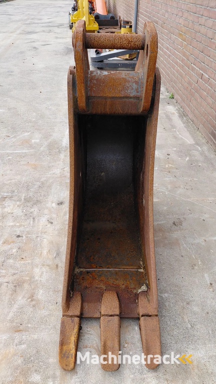 Caterpillar Digging bucket / 70mm pins / 50cm wide