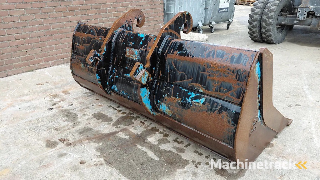 Beco CW30 / CW40 cleaning bucket / 1.45m3 / 2.10m