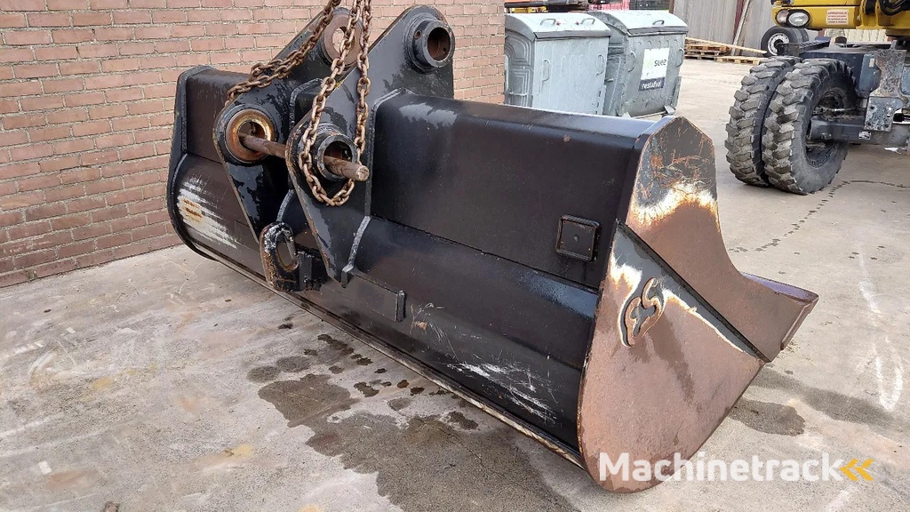 Eurosteel Cleaning bucket / Hitachi ZX470 ZX490 / 2.80m / Near new