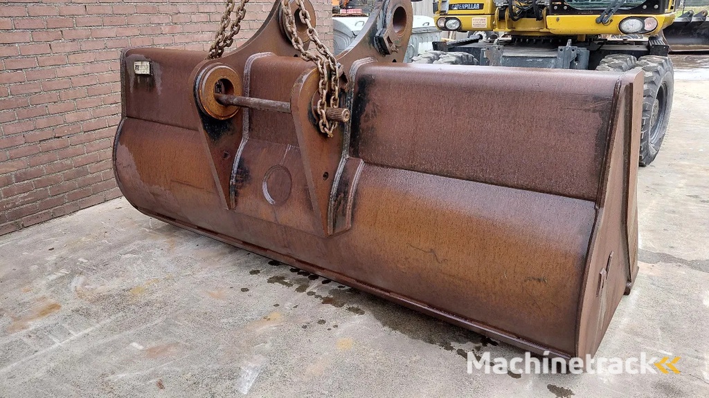 Verachtert Cleaning bucket / 130mm pins / Hitachi ZX850