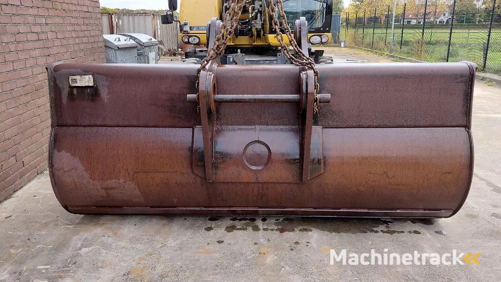 Verachtert Cleaning bucket / 130mm pins / Hitachi ZX850