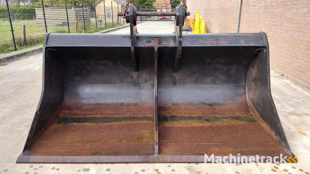 Volvo EC750 EC700 Cleaning bucket / 120mm pins / UNUSED