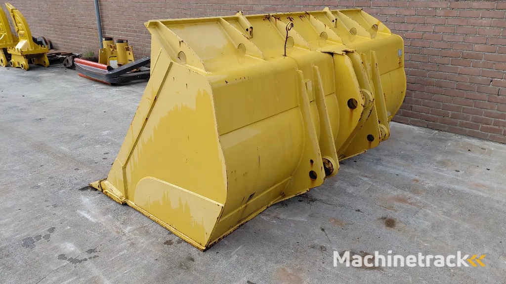 Caterpillar 950 / 962 loader bucket with teeth / NEW