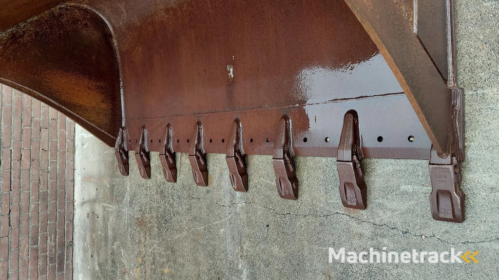 Volvo L90 Loading bucket with teeth