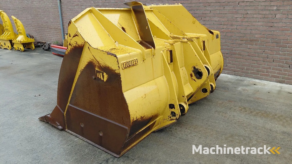 Caterpillar 966 / 972 bucket with teeth / 4.2m3