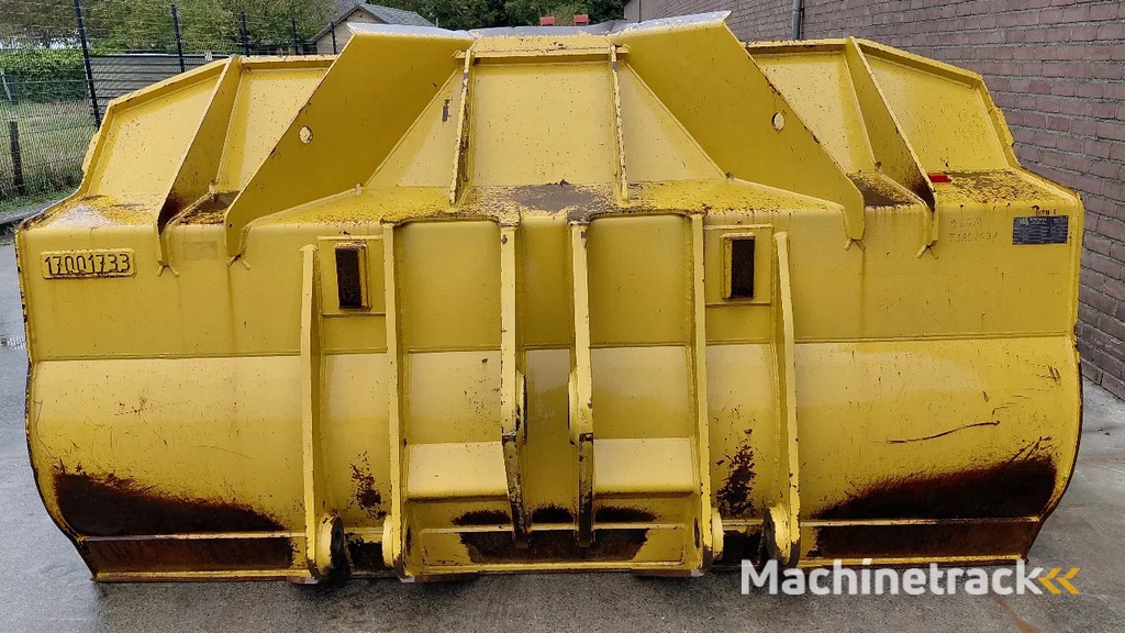 Caterpillar 966 / 972 bucket with teeth / 4.2m3