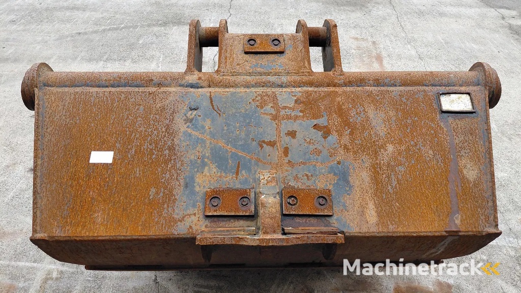 Volvo S2 cleaning bucket