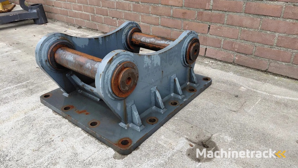 Caterpillar CB link mounting bracket 90mm pin NEW