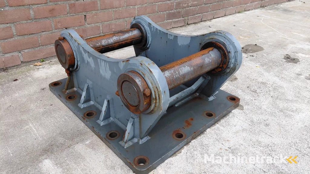 Caterpillar CB link mounting bracket 90mm pin NEW