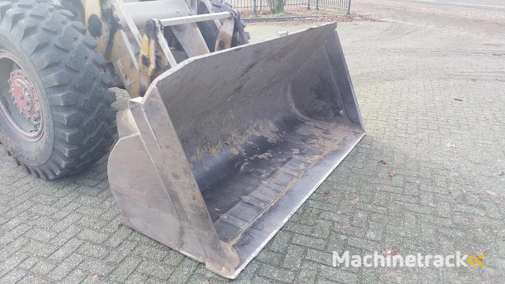 Caterpillar 920 / Good working condition / Near new tires