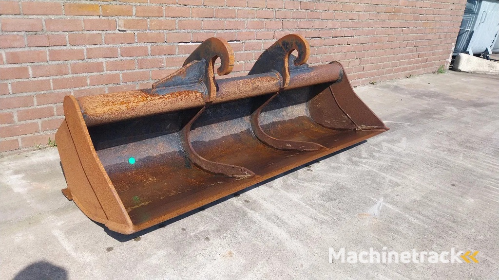 Verachtert CW20 CW30 CW40 ditch cleaning buckets / Large stock / 1.80m - 2.80m wide