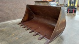 Minituur van Volvo L90 Loading bucket with teeth