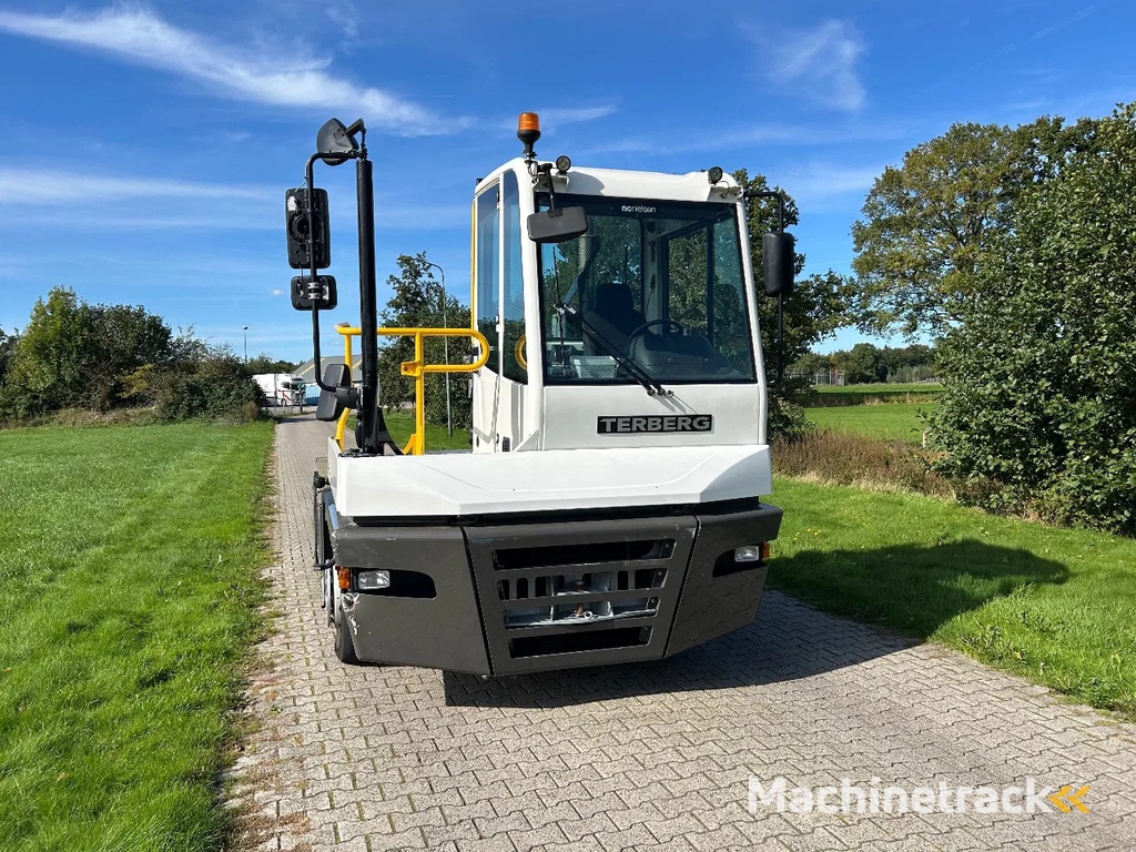 Terberg YT 223 | LOW HOURS | AIRCO | MEGA LOW LOADER |