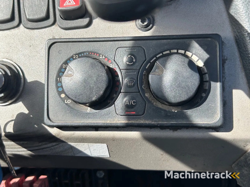 Terberg YT 223 | LOW HOURS | AIRCO | MEGA LOW LOADER |