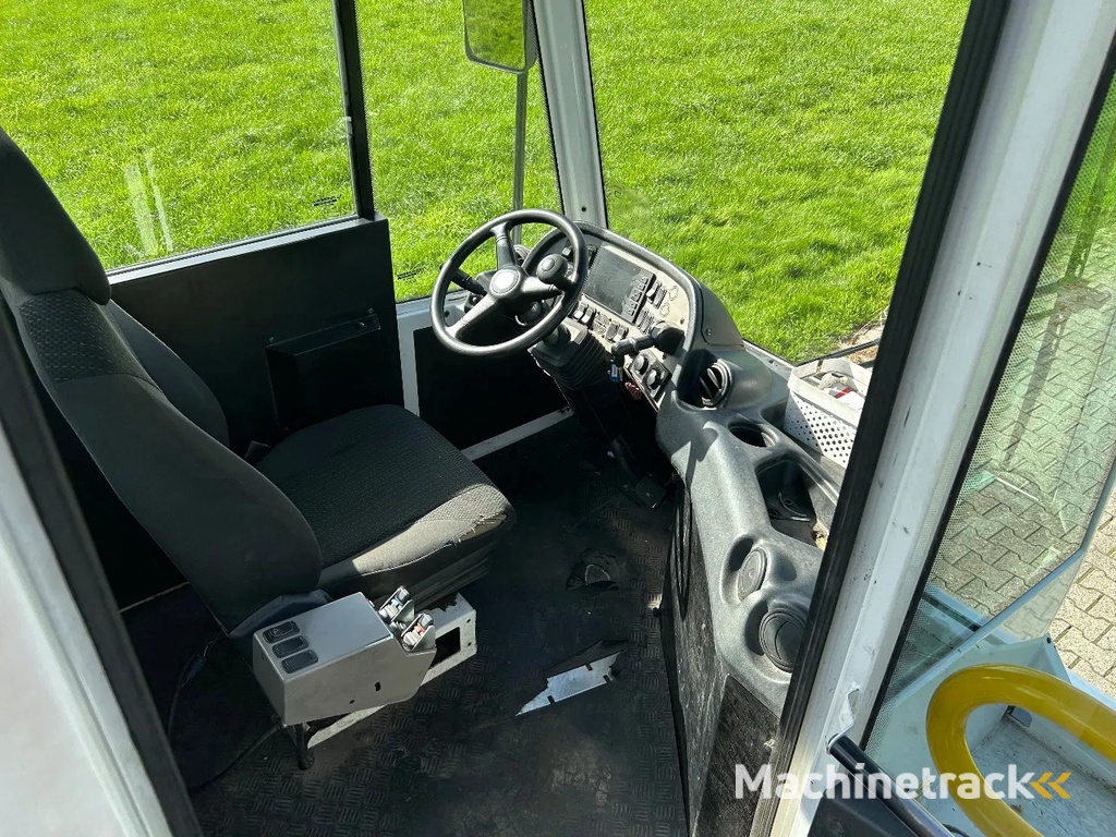 Terberg YT 223 | LOW HOURS | AIRCO | MEGA LOW LOADER |