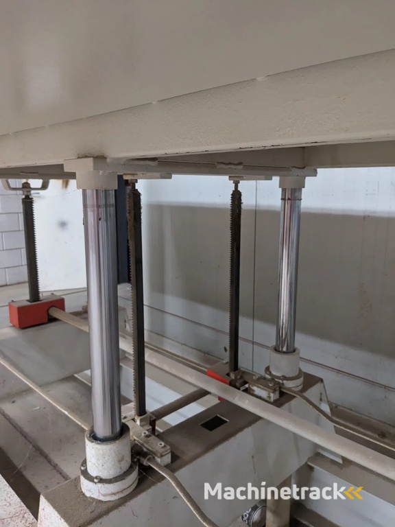 Sicario Sicario, Industriële pers