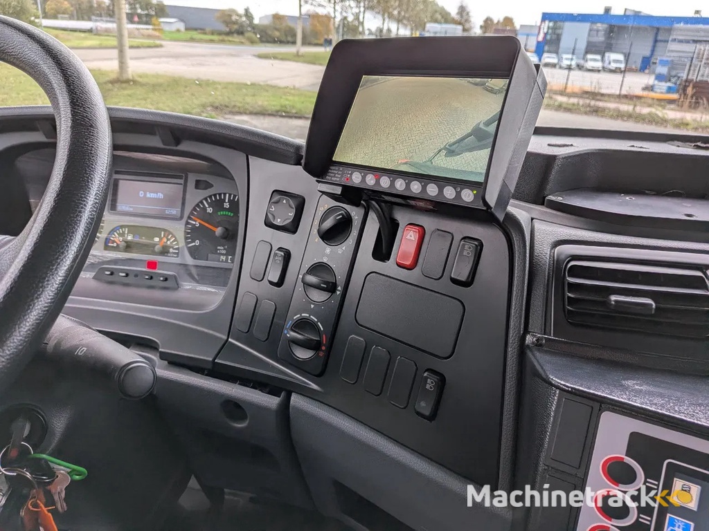 Mercedes-Benz NG 1626 V8