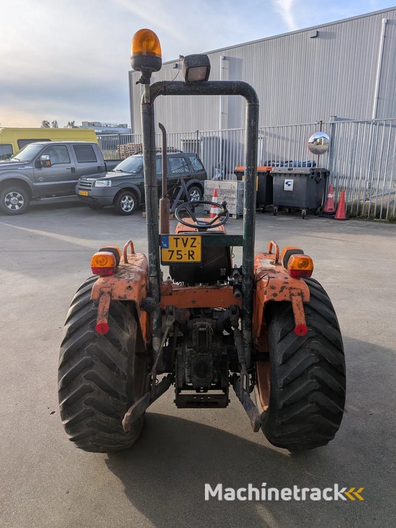 Kubota B8200 D8200