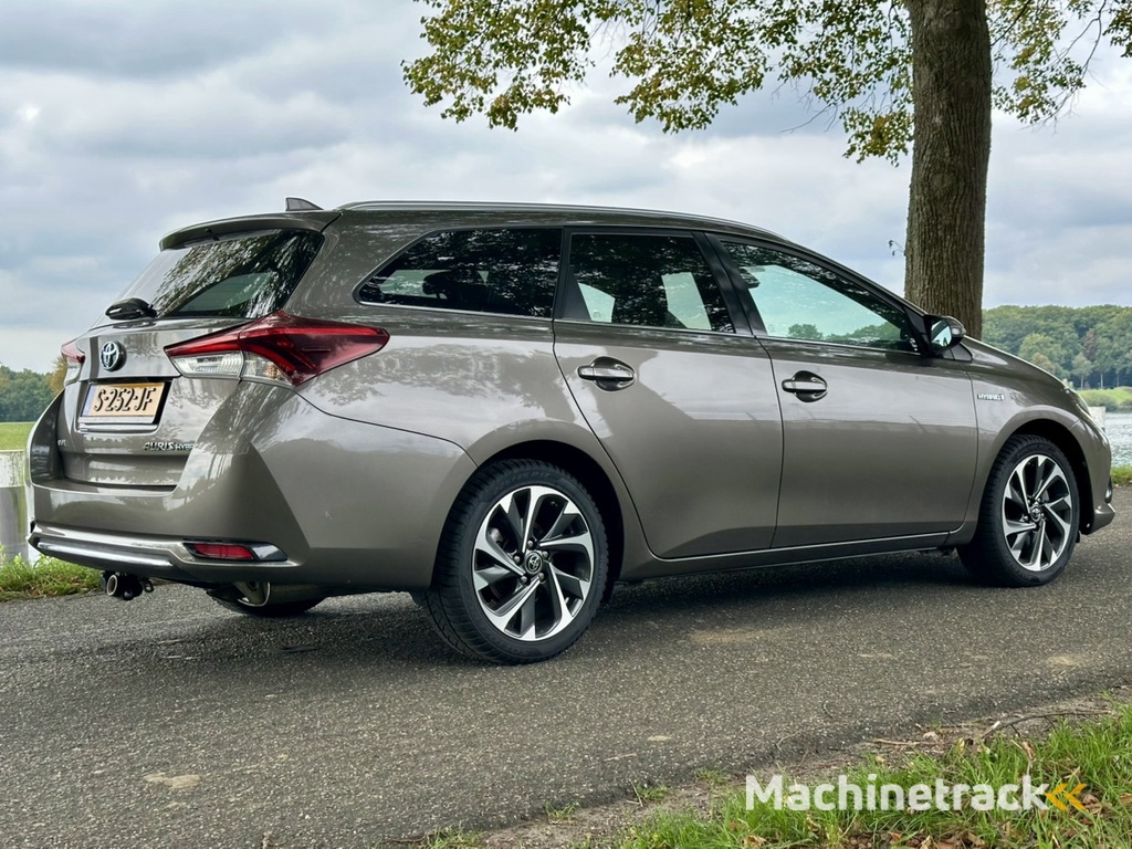 Toyota Auris Touring Sports 1.8 Hybrid Executive | Rijklaar | Trekhaak | Automaat | Climate control | LED
