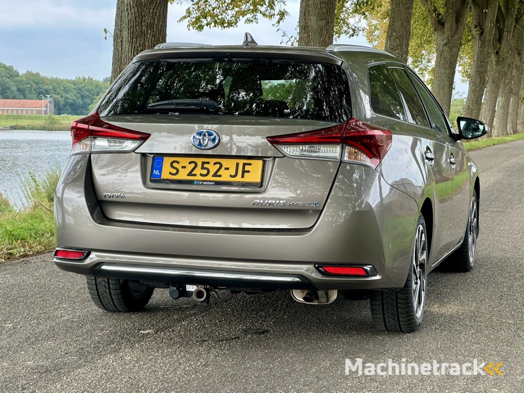 Toyota Auris Touring Sports 1.8 Hybrid Executive | Rijklaar | Trekhaak | Automaat | Climate control | LED