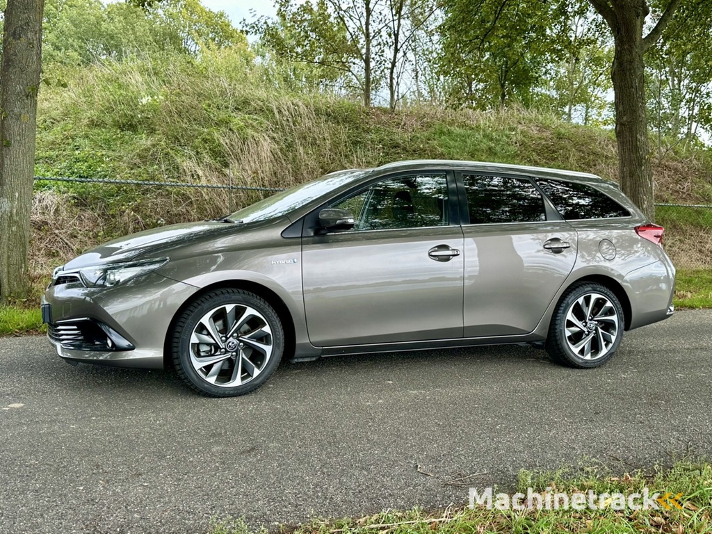 Toyota Auris Touring Sports 1.8 Hybrid Executive | Rijklaar | Trekhaak | Automaat | Climate control | LED