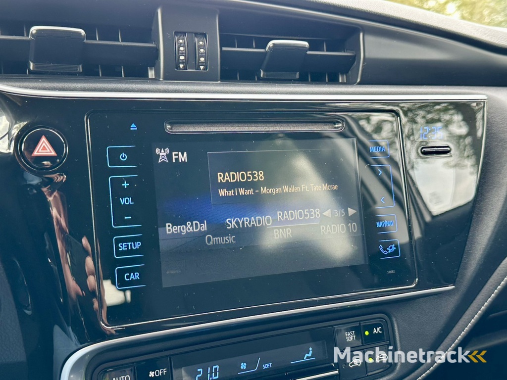 Toyota Auris Touring Sports 1.8 Hybrid Executive | Rijklaar | Trekhaak | Automaat | Climate control | LED