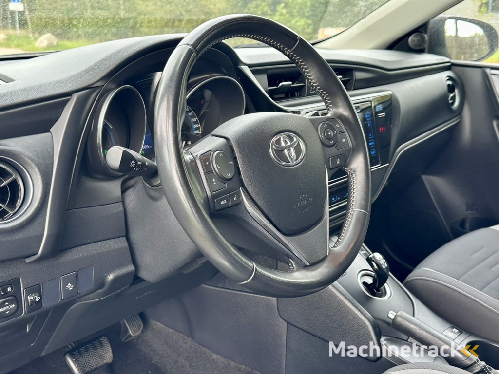 Toyota Auris Touring Sports 1.8 Hybrid Executive | Rijklaar | Trekhaak | Automaat | Climate control | LED