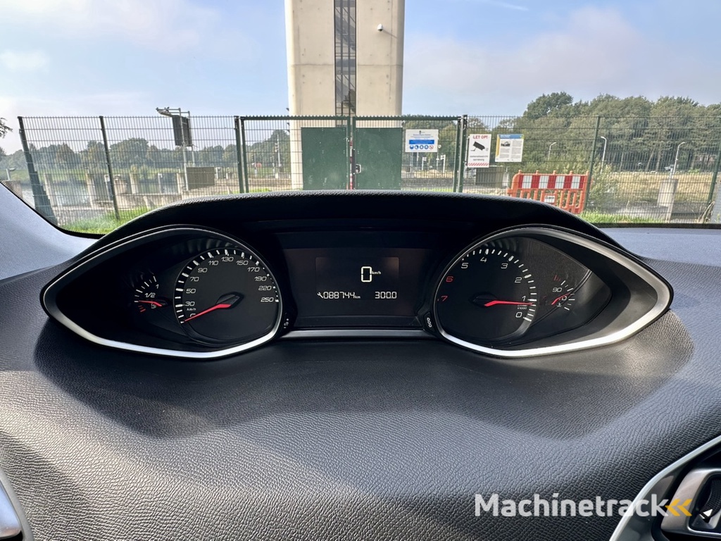 Peugeot 308 SW 1.2 PureTech Blue Lease Allure | 88.000 km | Trekhaak | Apple carplay | GT