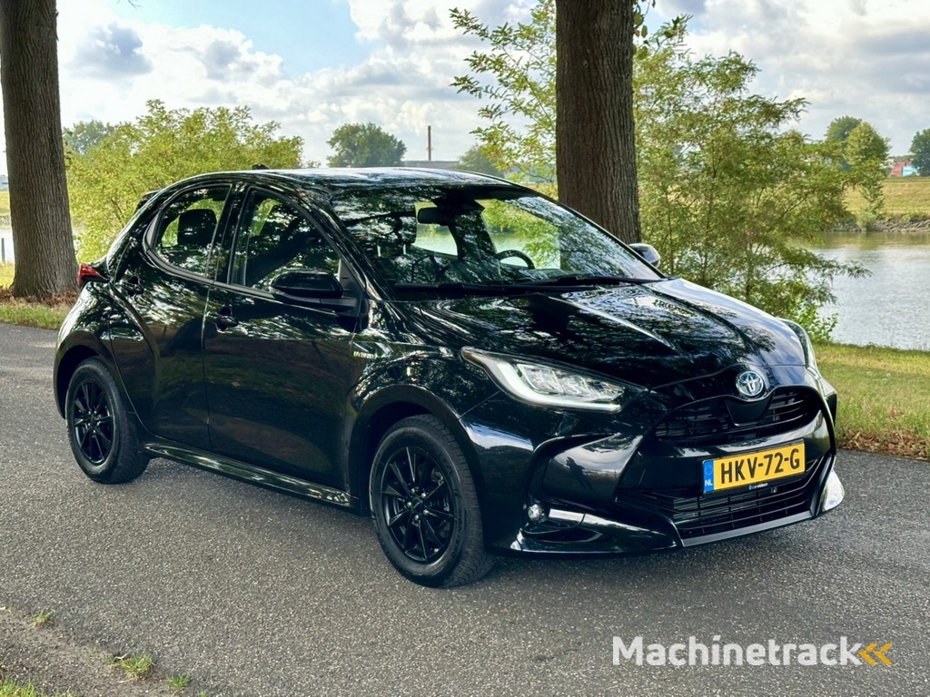 Toyota Yaris 1.5 Hybrid Dynamic | Automaat | Carplay | Digitaal dashboard | Stoelverwarming | ACC | Nieuwe Michelin banden