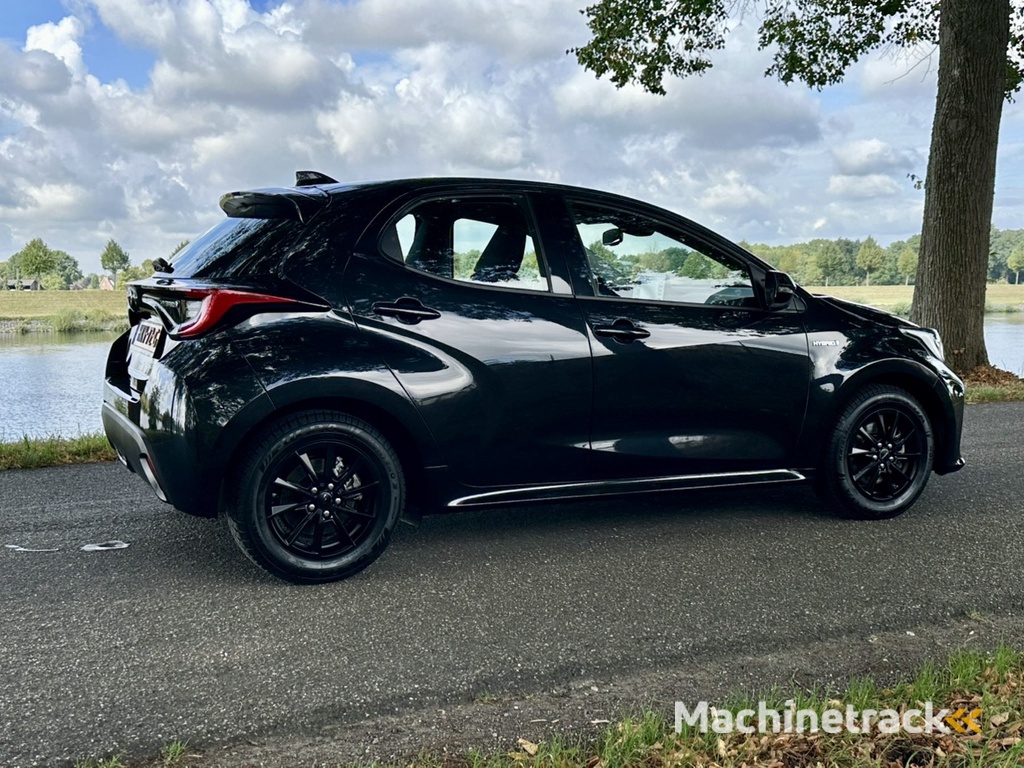 Toyota Yaris 1.5 Hybrid Dynamic | Automaat | Carplay | Digitaal dashboard | Stoelverwarming | ACC | Nieuwe Michelin banden