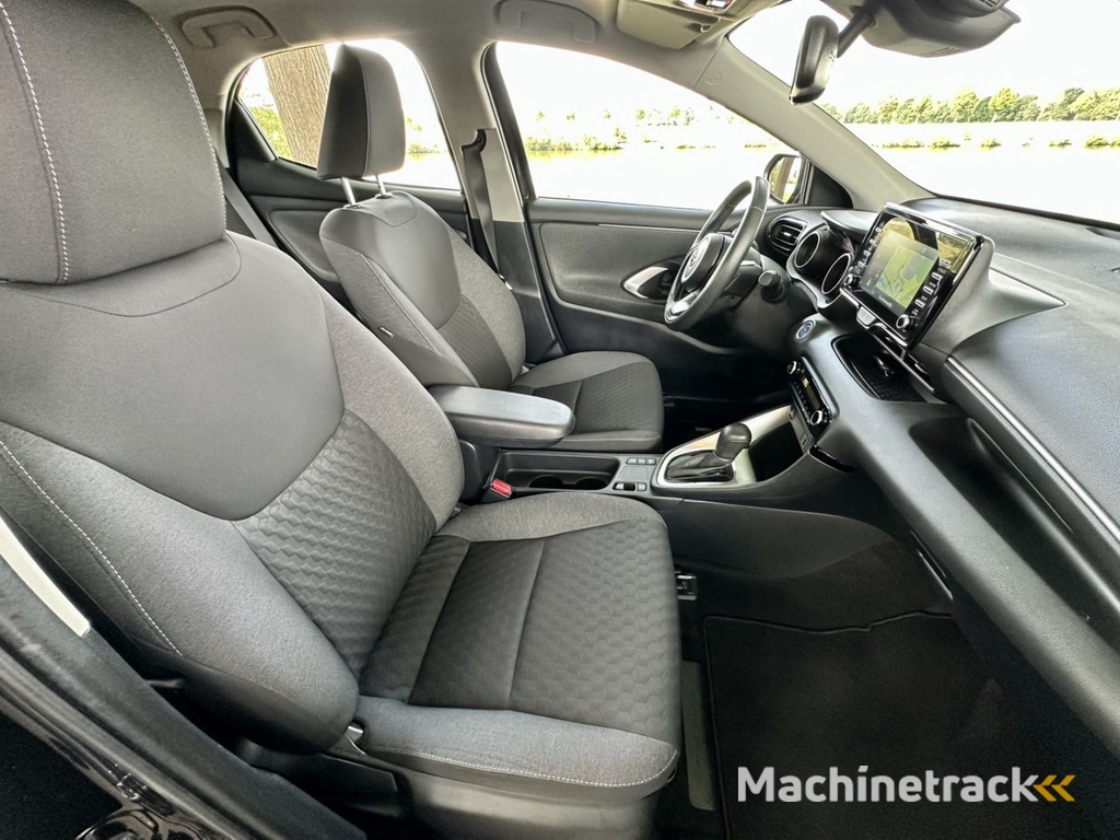 Toyota Yaris 1.5 Hybrid Dynamic | Automaat | Carplay | Digitaal dashboard | Stoelverwarming | ACC | Nieuwe Michelin banden