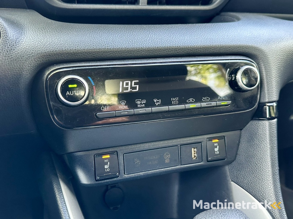 Toyota Yaris 1.5 Hybrid Dynamic | Automaat | Carplay | Digitaal dashboard | Stoelverwarming | ACC | Nieuwe Michelin banden