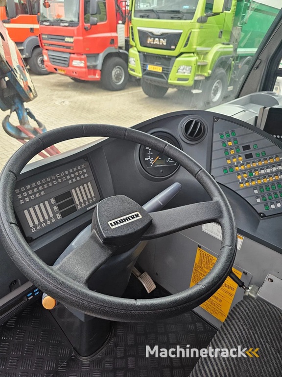 Liebherr LTM1090-4.1