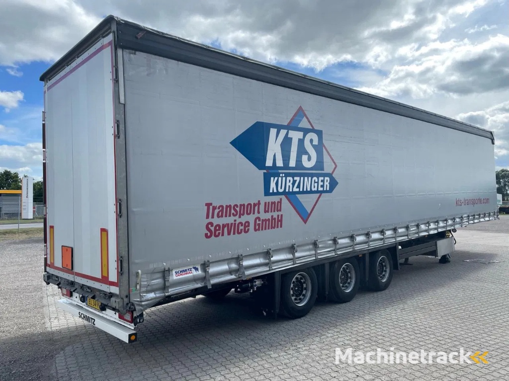 Schmitz Cargobull 3-axle curtain trailer,
