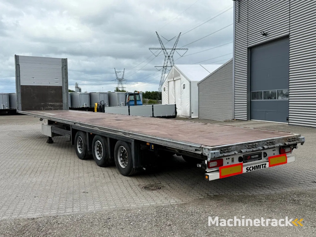 Schmitz Cargobull 3-axle curtain trailer,