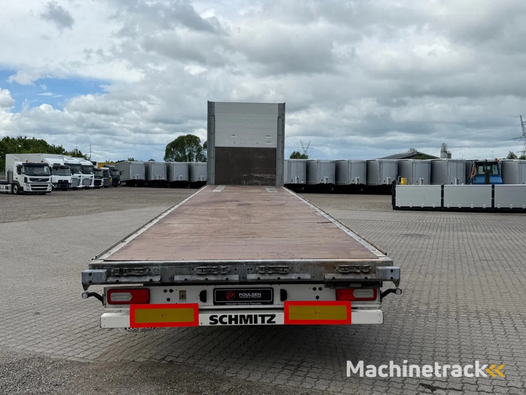 Schmitz Cargobull 3-axle curtain trailer,