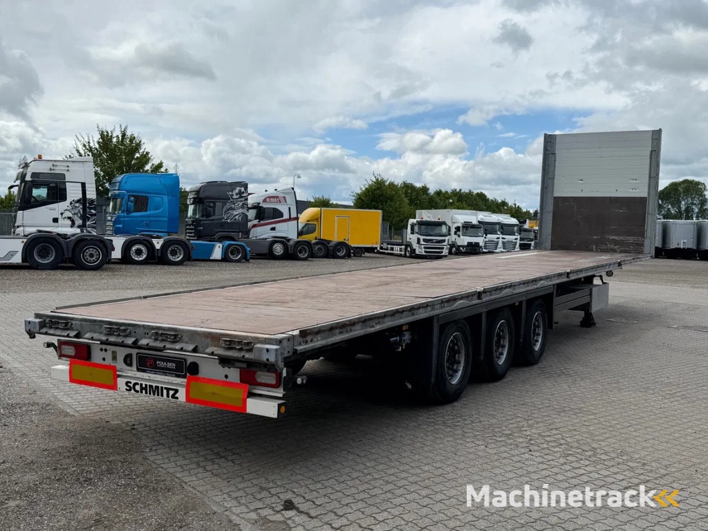 Schmitz Cargobull 3-axle curtain trailer,