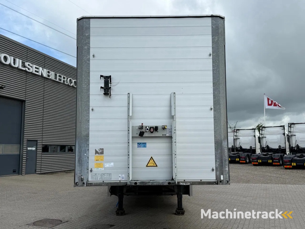 Schmitz Cargobull 3-axle curtain trailer,