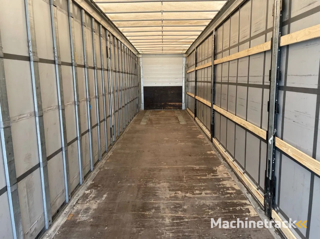 Schmitz Cargobull 3-axle curtain trailer,