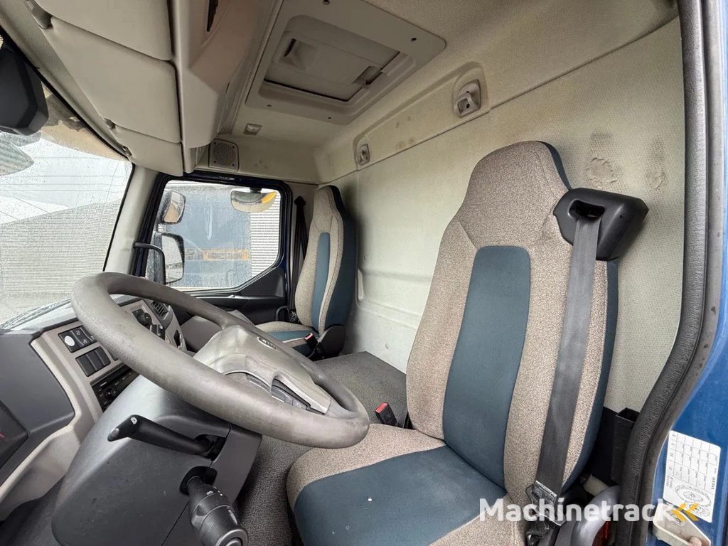 Volvo FL 280 4x2 With curtain sides