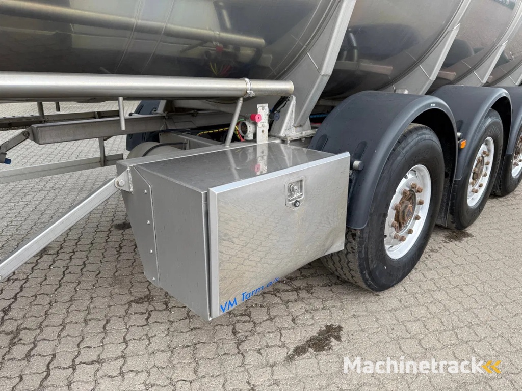 VM Trailer 4-aks 39m3 gülle trailer