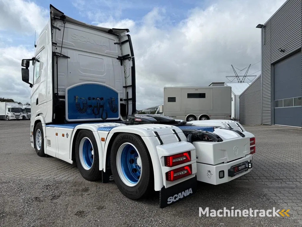 Scania S660 V8 6x2 2950