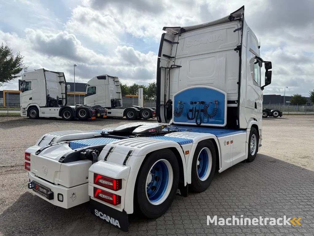 Scania S660 V8 6x2 2950
