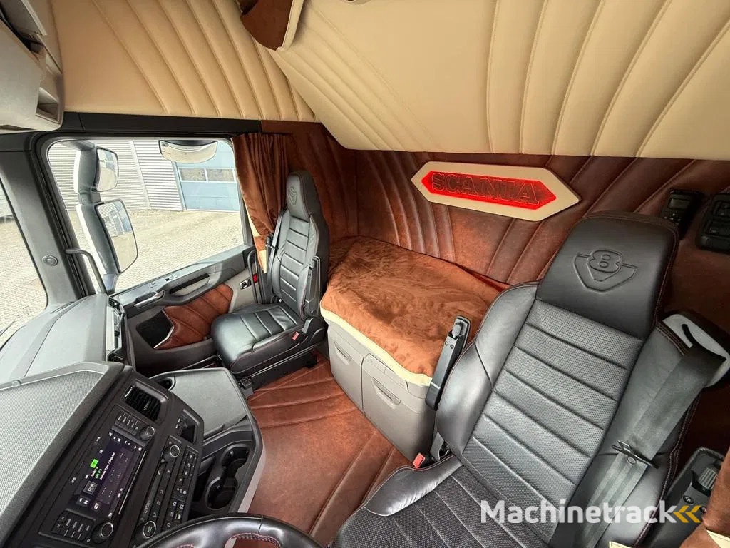 Scania S660 V8 6x2 2950