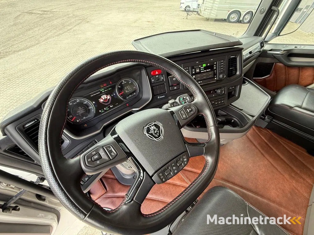 Scania S660 V8 6x2 2950