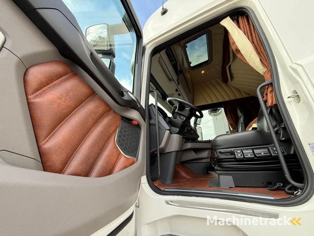 Scania S660 V8 6x2 2950