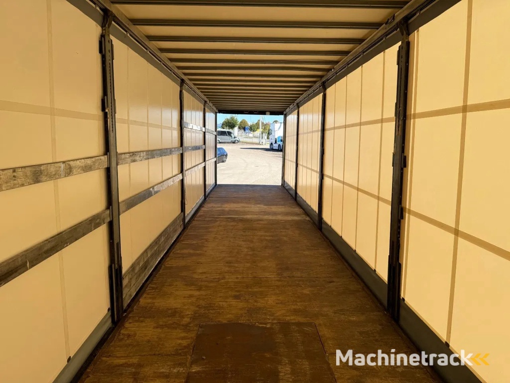 BP Trailer 4-axle sliding curtain trailer with forklift mount