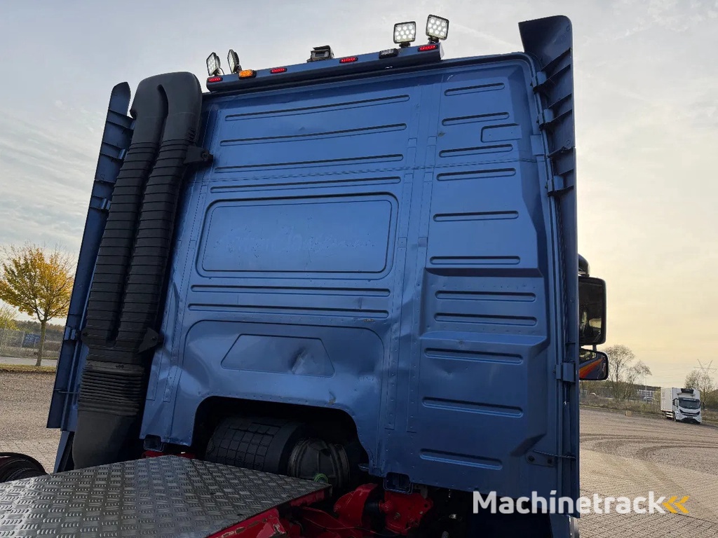 Volvo FM 500 FM 500 8x4*4 with crane + 3-way tipping cable system